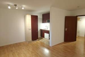 Modernisierte 1-Zimmer-Wohnung mit großem Westbalkon, Einbauküche & TG-Stellplatz in Plieningen – Die vollständige Adresse der Immobilie erhältst du vom Anbieter., 70599 Plieningen (Ortsteil), Stuttgart – Vorschaubild 3