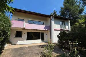 Zweifamilienhaus in begehrter Wohnlage von Schönberg mit großem Garten und viel Potential