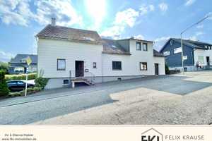 **Geräumiges Ein-/Zweifamilienhaus mit Garagen, Carport und großem Grundstück in Weitefeld** – Altenkirchen (Westerwald) (Kreis) – Vorschaubild 1