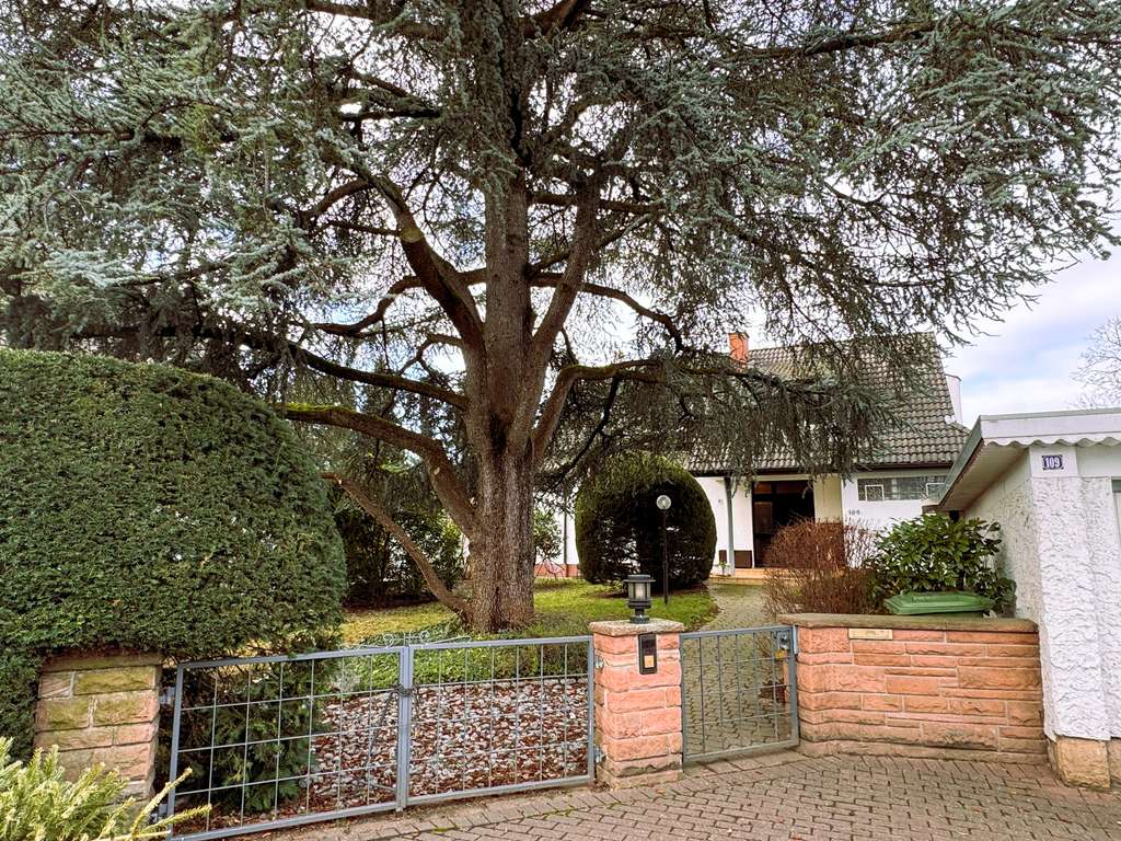 Einfamilienhaus mit großem Garten in begehrter Lage