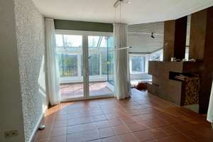 *Provisionsfrei* Außergewöhnliches Zweifamilienhaus im Grünen mit Wintergarten & Design-Kamin – Rosmerthastraße xx, 55126 Finthen, Mainz – Vorschaubild 9