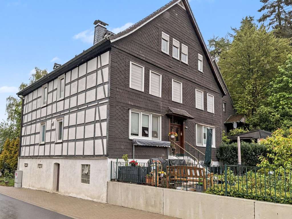 Immobilie in Schmallenberg - Schmallenberg: Charmante Wohnung im historischen Fachwerkhaus in naturnaher Lage im Sauerland - Bild 0