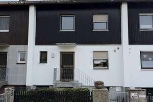 Familienfreundliches Reihenmittelhaus mit Garten & Garage in ruhiger Lage von Landshut