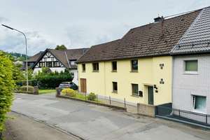Fachwerk trifft grüne Weite – Wohnen mit Aussicht und Charakter – Die vollständige Adresse der Immobilie erhältst du vom Anbieter., 51647 Gummersbach – Vorschaubild 2