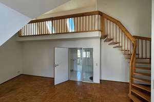 Charmante 2-Zimmer-Maisonette im Dachgeschoss in begehrter Lage von Söflingen an der Endhaltestelle.