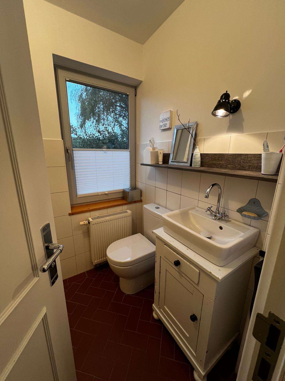 Immobilie in Neufeld - Charmantes Ferienhaus mit Reetdach, möbliert, energetisch top, 3,5 Zimmern und Außenstellplätzen  - Bild 6