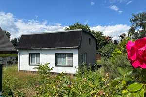 Kleines Einfamilienhaus mit großem Entwicklungspotenzial – Die vollständige Adresse der Immobilie erhältst du vom Anbieter., 13127 Französisch Buchholz, Berlin – Vorschaubild 1