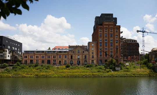Hafenloft am Wasser mit Balkon und Tiefgaragenstellplatz