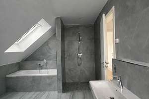 Erstbezug-DG-2-Raumwohnung mit Masterbad,  Deckenspots und riesigem Dachboden in Leipzig Sommerfeld