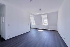 Erstbezug! Sonnige und großzügige 2-Zimmer-Altbauwohnung. 