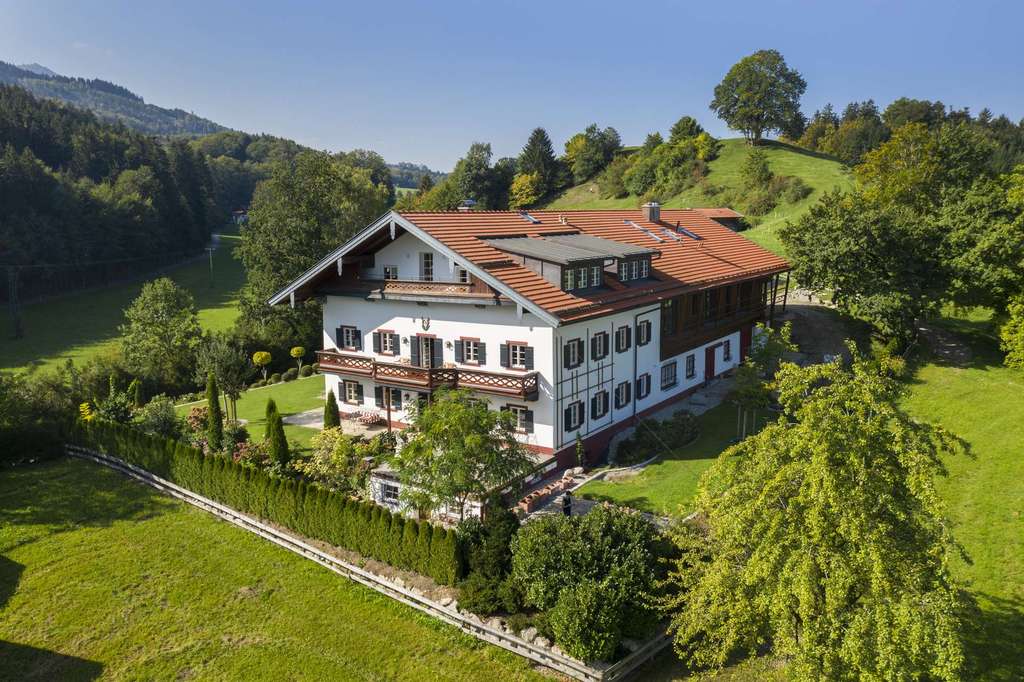 Immobilie in Frasdorf - Wie in einem Landschlössl - Wohnung mit Stil & Eleganz - Bild 0