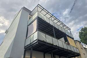 Renovierte 4-Zimmer-Wohnung mit 25 m² Balkon, Klimaanlage im Wohnzimmer