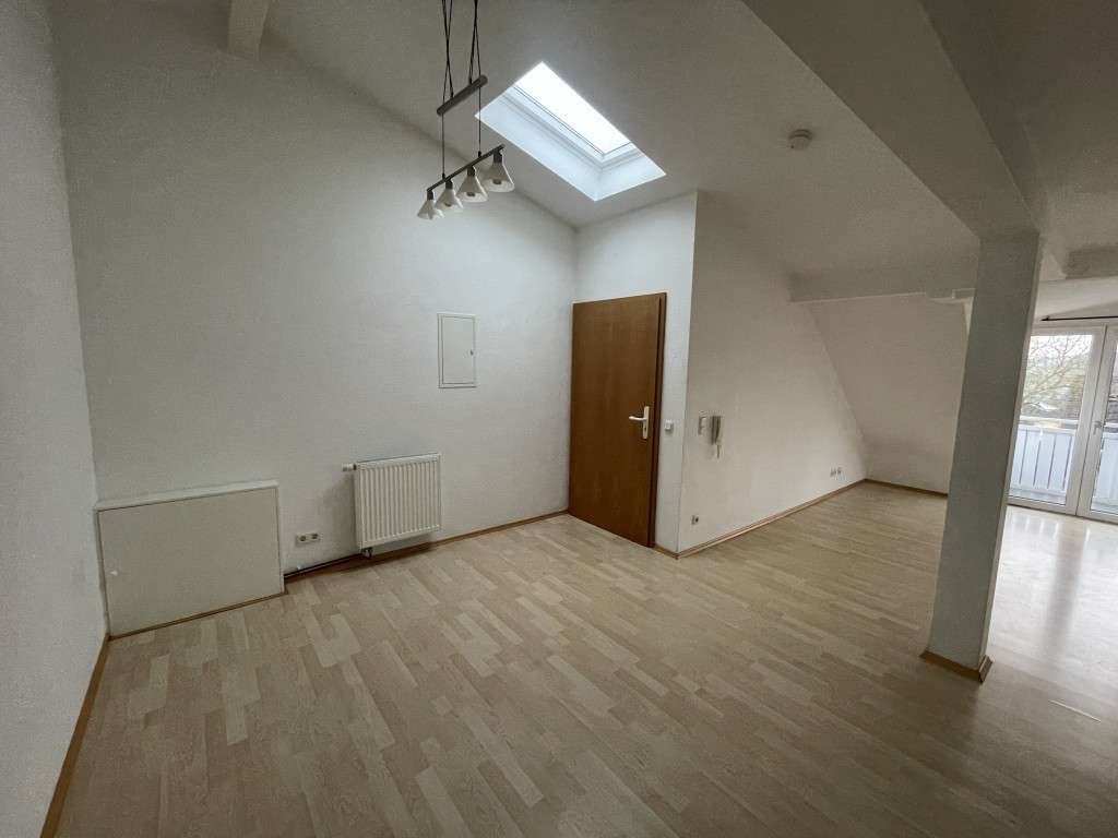 Immobilie in Wettenberg - Mit Balkon: Charmante, lichtdurchflutete 3 Zimmer-Wohnung, 
Breslauer Straße 8, 35435 Wettenberg... - Bild 1