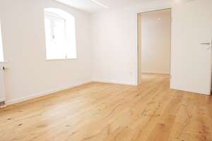 * ERSTBEZUG NACH SANIERUNG* Hochwertige 2,5 ZKB mit Charme im Herzen Friedbergs – Jungbräustraße 18, 86316 Friedberg – Vorschaubild 2