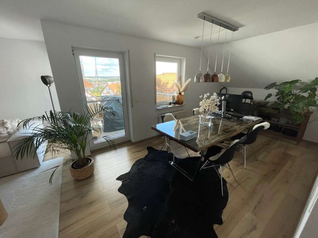 Immobilie in Neuenstadt am Kocher - GLOBAL INVEST SINSHEIM | Fast neuwertige 2,5-ZKBB-Eigentumswohnung in Neuenstadt mit tollem Fernblic - Bild 1