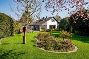 Exklusives Einfamilienhaus mit Traumgrundstück und Außenpool in Meerbusch-Osterath! – Die vollständige Adresse der Immobilie erhältst du vom Anbieter., 40670 Meerbusch – Vorschaubild 1