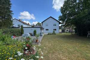Mü.-Waldperlach - 2-Familienhaus mit traumhaften Garten bzw.  Baugrund für max. 420 qm Wohnfläche