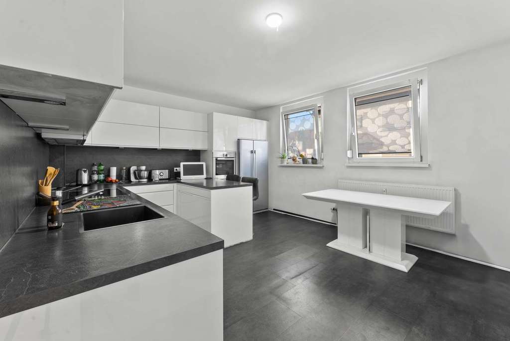 Immobilie in Gärtringen - Renovierte 4,5 Zimmer Wohnung mit separatem Hauseingang und Stellplatz in Gärtringen - Bild 0