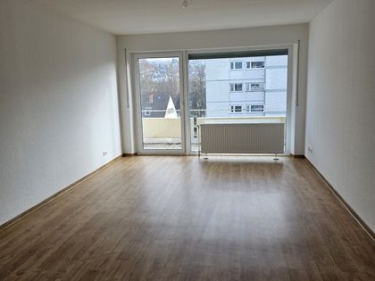 Koblenz-Horchheim: Helle 3,5 ZKB-Dachgeschosswohnung mit Einbauküche, Balkon und orders Stellplatz