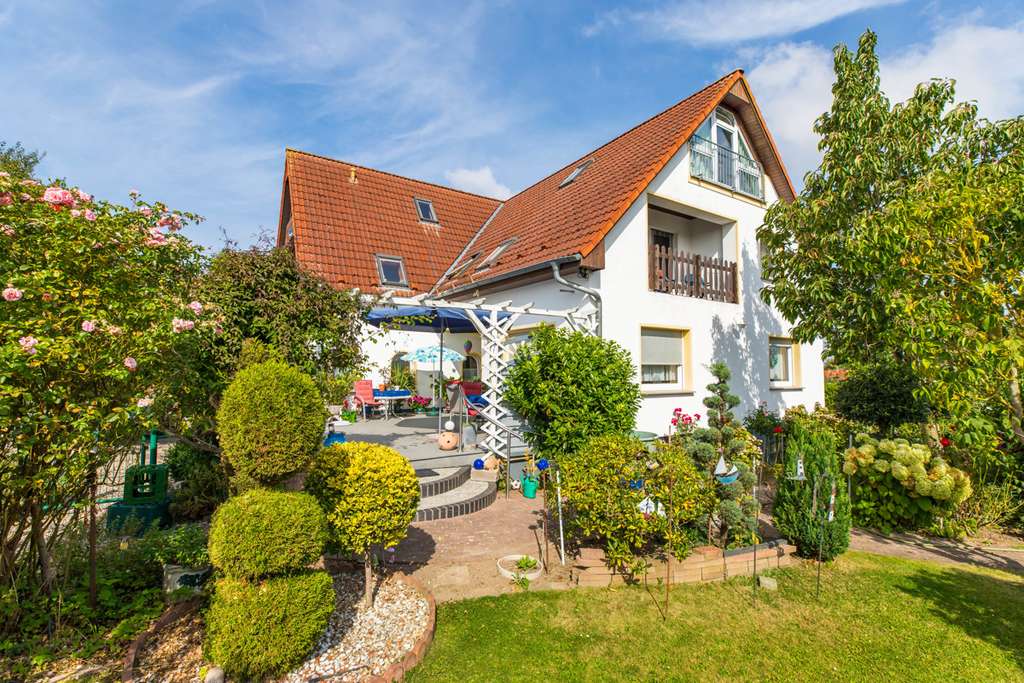 Immobilie in Putbus - Wassernähe u. Feldrandlage! Mehrfamilien-/Mehrgenerationenhaus mit Keller in 18581 Putbus-Lauterbach - Bild 1