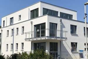 RHEINZAUBER Beuel!!
Traumhafte Penthouse-Wohnung
Ideal für Best-Ager!
Nur 150 m vom Rhein entfern – Die vollständige Adresse der Immobilie erhältst du vom Anbieter., 53225 Beuel-Mitte, Bonn – Vorschaubild 2