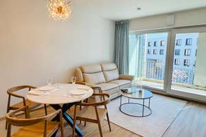 Hochwertig möblierte 2-Zimmer Wohnung, 2. OG, Loggia, Einbauküche, TG, Provisionsfrei – Angela-Molitoris-Platz 1, 81245 Neupasing, München – Vorschaubild 1