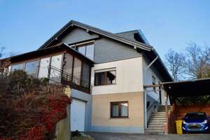 Wohnen mit Weitblick – vielseitiges Einfamilienhaus in Traumlage von Niederzissen – Die vollständige Adresse der Immobilie erhältst du vom Anbieter., 56651 Niederzissen – Vorschaubild 3