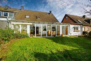 Lichtdurchflutete Doppelhaushälfte mit Wintergarten - ein ideales Zuhause für Ihre Familie  – Die vollständige Adresse der Immobilie erhältst du vom Anbieter., 40468 Unterrath, Düsseldorf – Vorschaubild 2