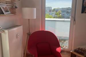 Charmante helle 2,5 Penthouse Wohnung Weitblick, möbliert – Washingtonallee 21, 89231 Neu-Ulm – Vorschaubild 2