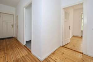 SCHÖNER ALTBAU MIT BALKON - STUCK, DIELEN & HOHE DECKEN - HÜBSCHER GEMEINSCHAFTSGARTEN – Stephanstr. 25 bb, 12167 Steglitz, Berlin – Vorschaubild 4