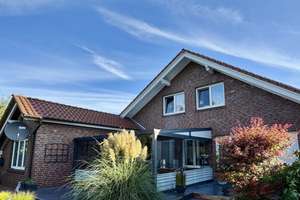 Exklusives Einfamilienhaus mit Wintergarten, Jacuzzi in Sackgassenlage – Die vollständige Adresse der Immobilie erhältst du vom Anbieter., 26607 Aurich – Vorschaubild 1