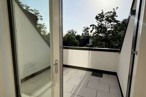 Exklusive Neubau-Dachgeschosswohnung mit großzügigem Balkon und Dachterrasse – Puppenweg 4, 81739 Waldperlach, München – Vorschaubild 3