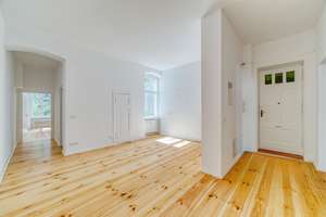 Stilvolle 2-Zimmer-Altbauwohnung mit Balkon und Stuck nahe Schloßstraße