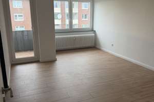 Erstbezug nach renow. helle 3-Zi. Whg mit Vollbad und Gäste WC, Einbauküche und Balkon 