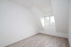 Wunderschöne 4-Zimmer-DG-Wohnung mit Balkon & Stellplatz in MA-Neckarau, Gartennutzung! – 68199 Neckarau, Mannheim – Vorschaubild 7