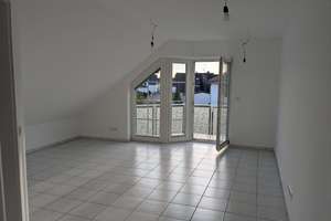 Attraktive, sanierte 2-Zimmer-Dachgeschosswohnung mit Balkon, Garage und Einbauküche – Seligenstädter Str. 21, 63322 Rödermark – Vorschaubild 1
