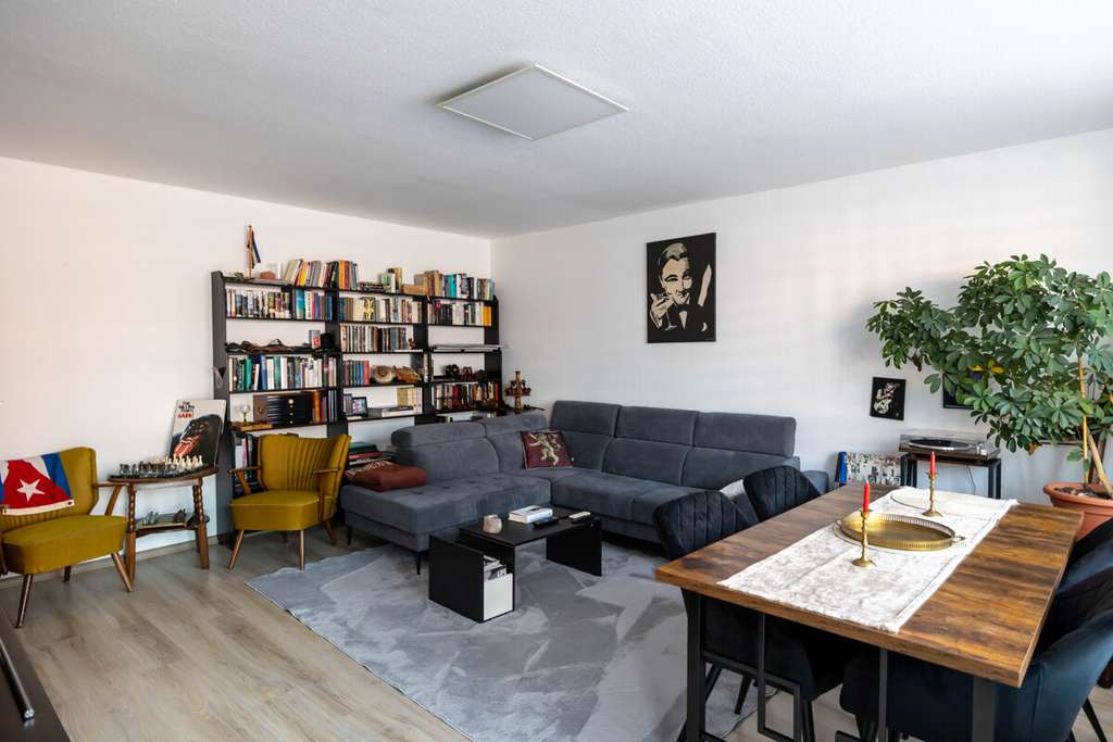 Immobilie in Delmenhorst - *** ERDGESCHOSS WOHNUNG mit GARAGE und TERRASSE mit MARKISE - TEILMODERNISIERT *** - Bild 3