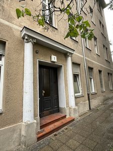 ***4-Zimmer-Wohnung im EG-Seitenflügel***
