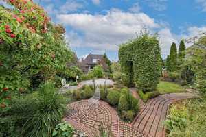 TT bietet an: Charmantes 6-Zimmer-Einfamilienhaus mit traumhaftem Garten und Garage in ruhiger – Wilhelmshaven – Vorschaubild 3