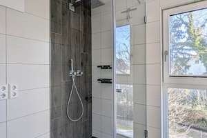 Moderne & edle Dachgeschosswohnung mit großem SÜD-Balkon (19m²) - 5 Gehminuten vom Feldmochinger See – Karlsfelder Str. 38 C, 80995 Feldmoching, München – Vorschaubild 16