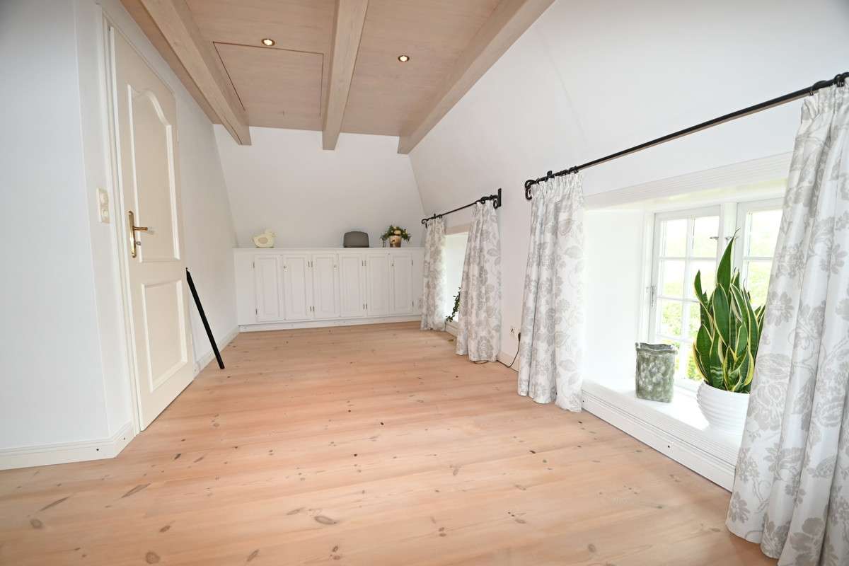 Immobilie in Risum-Lindholm - Stilvolles Reetdachhaus mit einzigartigem Charme und traumhaftem Weitblick - Bild 19