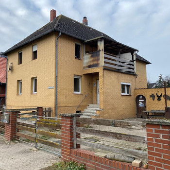 Freistehendes Ein- Zweifamilienhaus mit Anbau und Garage in Duttenstedt