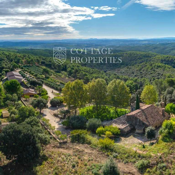 Landhaus zum Verkauf in Cistella, Alt Empordà, Girona mit Meerblick und einem 25 Hektar großen Grund