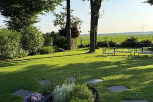 Zweite Reihe zum Rhein: Exklusive 5-Zimmer Maisonette mit Blick ins Naturschutzgebiet! 