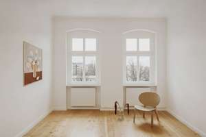 Stilvoll sanierte Altbauwohnung mit Südbalkon und Blick über die Stadt – Behmstrasse 65, 10439 Prenzlauer Berg, Berlin – Vorschaubild 1