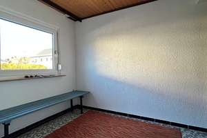 Charmante Doppelhaushälfte mit Balkon und Entwicklungspotenzial in 91757 Treuchtlingen – Die vollständige Adresse der Immobilie erhältst du vom Anbieter., 91757 Treuchtlingen – Vorschaubild 6