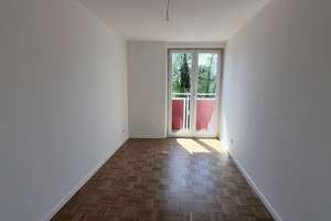 Schöne 3-ZKB Wohnung mit Balkon zu vermieten – Reichenberger Straße 36, 86161 Wolfram-und Herrenbachviertel, Augsburg – Vorschaubild 3