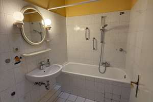 Bezugsfreie 3-Zimmerwohnung in guter Lage mit Tiefgaragenplatz – Jungbluthgasse 13, 50858 Junkersdorf, Köln – Vorschaubild 5