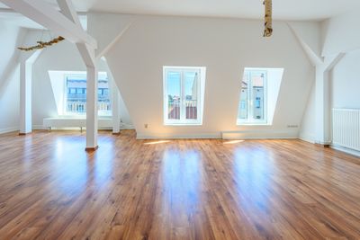 Einzigartiges Wohnerlebnis: Großzügige 170 m² Dachgeschosswohnung mit sonniger Dachterrasse