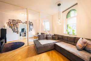 Wohnen auf höchstem Niveau: DG-Maisonette mit 6,5 Zimmern, Wellnessbad & Garten – leerstehend!